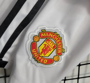 Kit Infantil do Manchester United 23/24