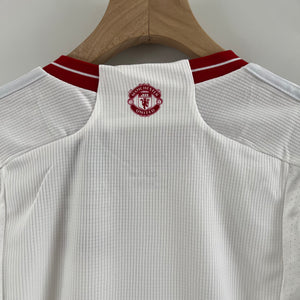 Kit Infantil do Manchester United 23/24