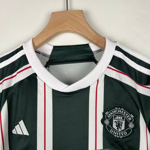 Kit Infantil do Manchester United 23/24